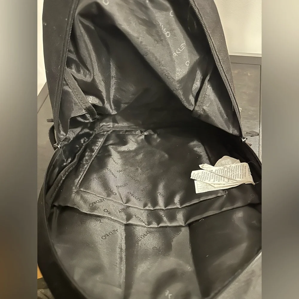 Oakley 20L Street Backpack Performance Black In Speed We Trust